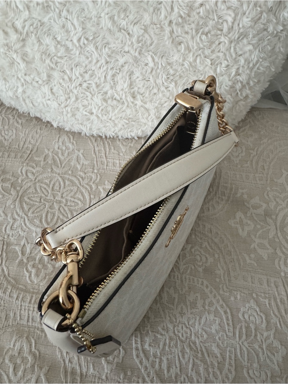 Coach White Signature Canvas Teri Shoulder Bag with Gold Chain Trim - Picture 6 of 7